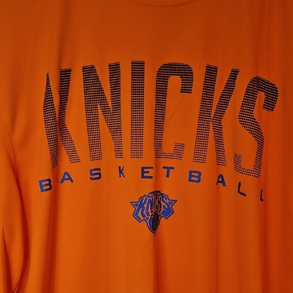 New York Knicks Basketball NBA Orange Long Sleeve Shirt Sz.M NWT - Picture 2 of 4